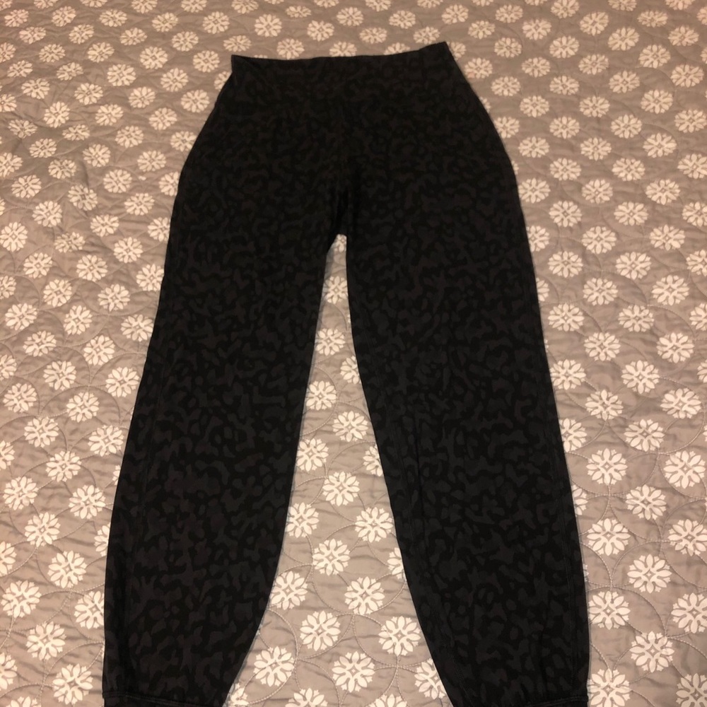 Lululemon Women’s align jogger 28”